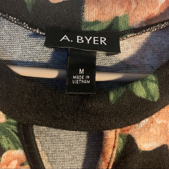 Cold Shoulder Top - Picture 2 of 3